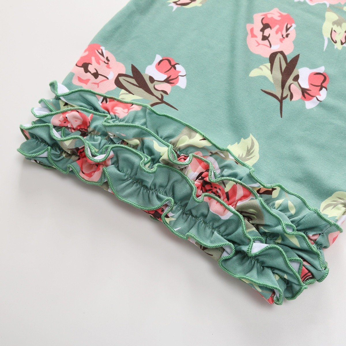 Precioso pijama estampado floral para bebé con gorro